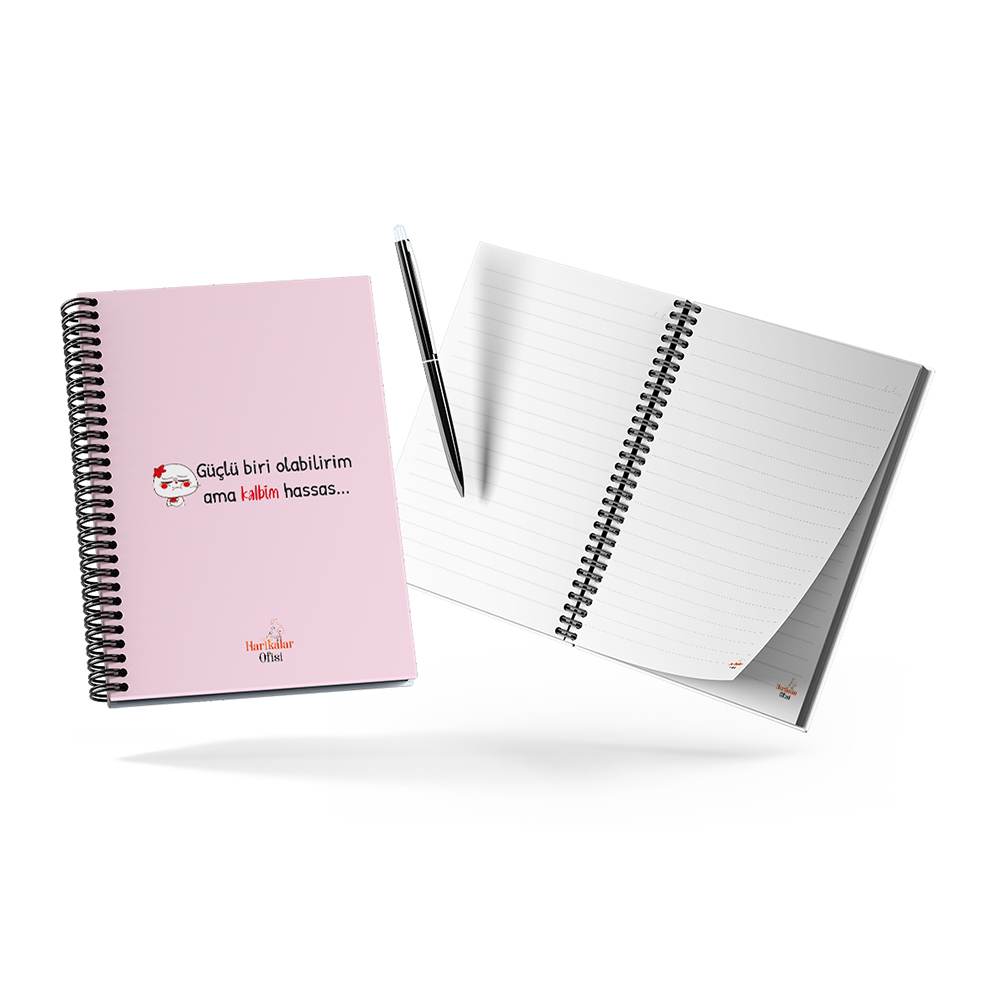 Harikalar Ofisi Güçlü Biri Olabilirim Ama Kalbim Hassas Temalı 14*19 Çizgili Defter Harikalar Ofisi Güçlü Biri Olabilirim Ama Kalbim Hassas Temalı 14*19 Çizgili Defter