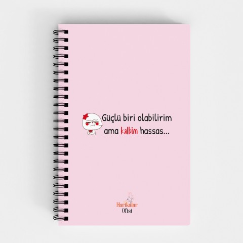 Harikalar Ofisi Güçlü Biri Olabilirim Ama Kalbim Hassas Temalı 14*19 Çizgili Defter